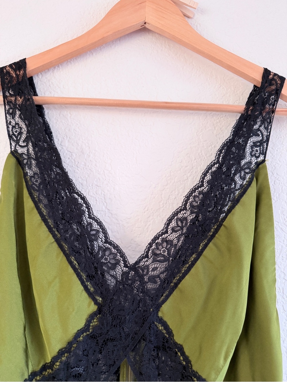Anthropologie green slip dress with black lace size large - Picture 10 of 13
